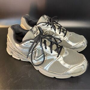 New Balance 580 Silver and Black Sneakers